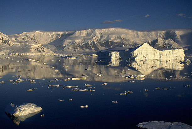 Antarctic_Pack_Ice_(2220345436)