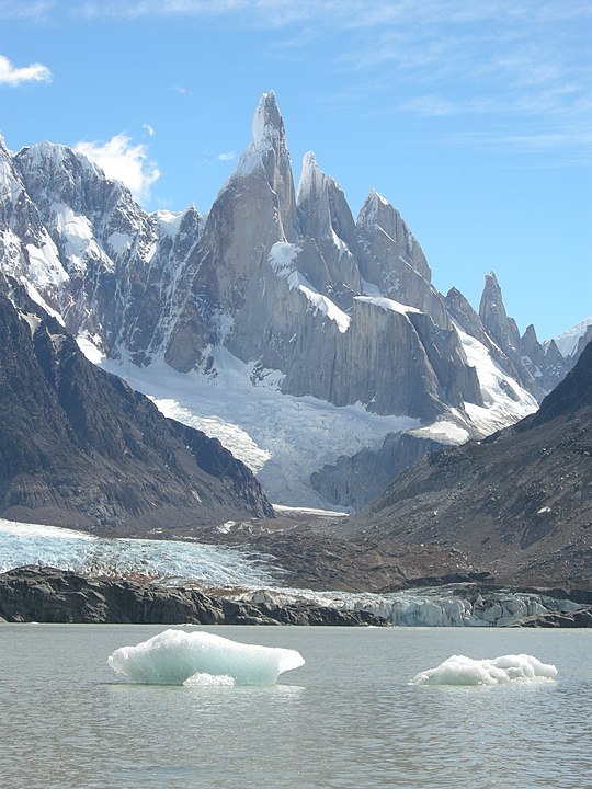 540px-Cerro_Torre_(east_face)_and_Laguna_Torre.jpg