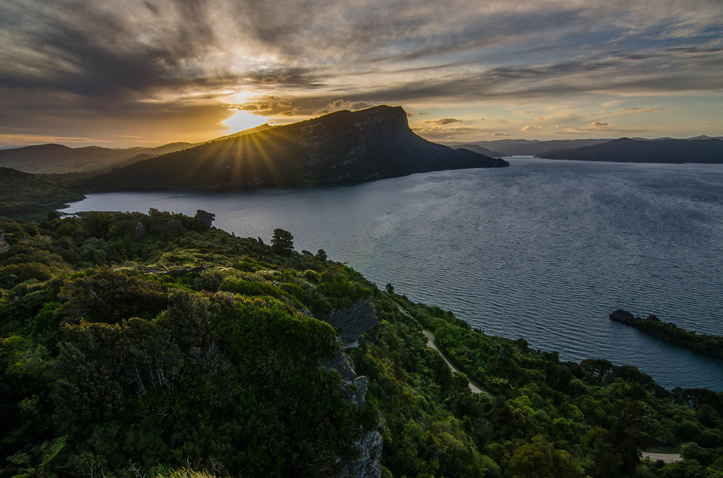 nz_lake_waikaremoana